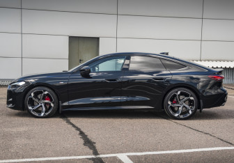 Подержанный автомобиль Audi A5 Liftback 2025 года (9 фото)