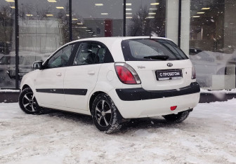 Подержанный автомобиль Kia Rio Hatchback 2009 года (6 фото)