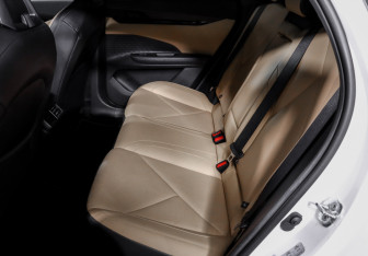 Подержанный автомобиль Changan UNI-V 2022 года (10 фото)