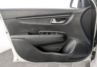 Подержанный автомобиль Kia Rio Sedan 2021 года (19 фото)