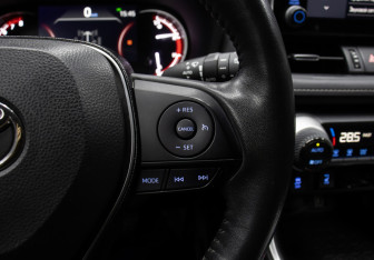 Подержанный автомобиль Toyota RAV4 2021 года (20 фото)