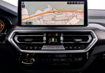 Подержанный автомобиль BMW X4 2024 года (15 фото)