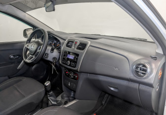 Подержанный автомобиль Renault Logan Sedan 2022 года (11 фото)