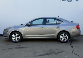 Подержанный автомобиль Skoda Octavia Liftback 2020 года (8 фото)