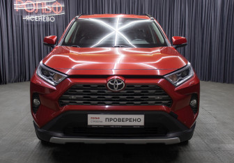 Подержанный автомобиль Toyota RAV4 2021 года (2 фото)