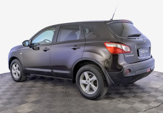 Подержанный автомобиль Nissan Qashqai 2011 года (7 фото)