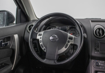 Подержанный автомобиль Nissan Qashqai 2013 года (15 фото)