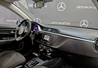 Подержанный автомобиль Kia Rio Hatchback 2021 года (13 фото)