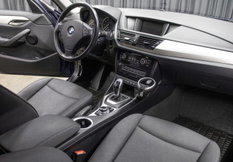 Подержанный автомобиль BMW X1 2013 года (11 фото)
