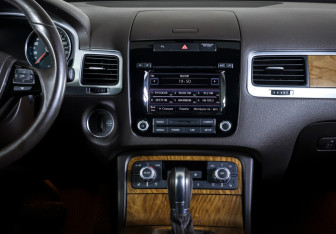 Подержанный автомобиль Volkswagen Touareg 2014 года (14 фото)