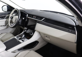 Подержанный автомобиль Jaguar F-Pace 2021 года (8 фото)