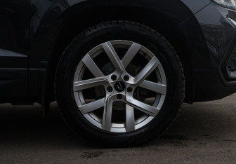 Подержанный автомобиль Jetta VS5 2023 года (19 фото)