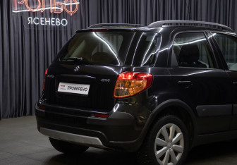 Подержанный автомобиль Suzuki SX4 Hatchback 2014 года (21 фото)