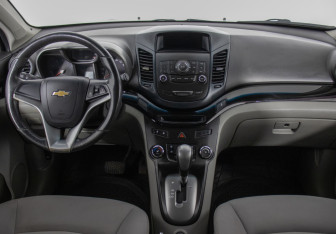 Подержанный автомобиль Chevrolet Orlando 2013 года (14 фото)
