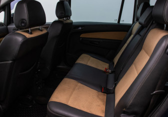 Подержанный автомобиль Opel Zafira Compactvan 2011 года (11 фото)