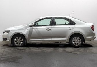Подержанный автомобиль Skoda Rapid Liftback 2019 года (8 фото)