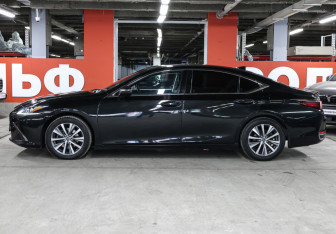 Подержанный автомобиль Lexus ES 2019 года (8 фото)