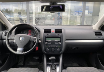 Подержанный автомобиль Volkswagen Jetta Sedan 2009 года (10 фото)