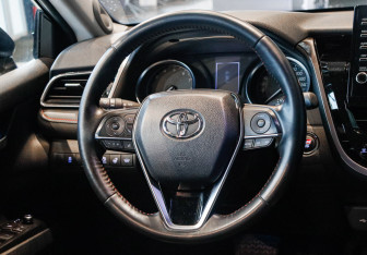 Подержанный автомобиль Toyota Camry Sedan 2021 года (12 фото)