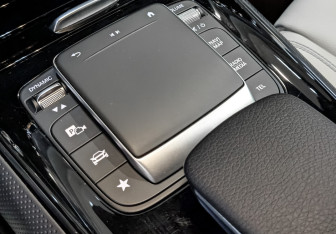 Подержанный автомобиль Mercedes-Benz GLB 2021 года (25 фото)