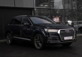 Подержанный автомобиль Audi Q7 2016 года (3 фото)