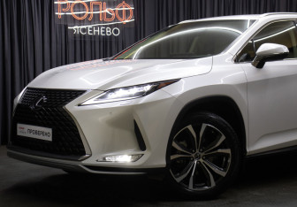 Подержанный автомобиль Lexus RX 2021 года (24 фото)