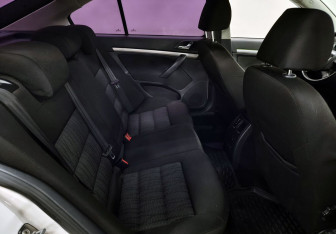 Подержанный автомобиль Skoda Octavia Liftback 2012 года (12 фото)