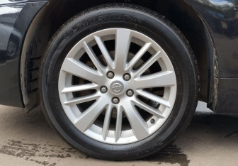 Подержанный автомобиль Nissan Teana 2012 года (14 фото)