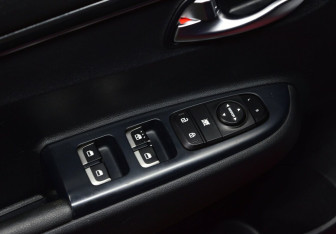 Подержанный автомобиль Kia Rio Hatchback 2018 года (16 фото)