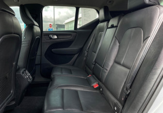 Подержанный автомобиль Volvo XC40 2019 года (10 фото)