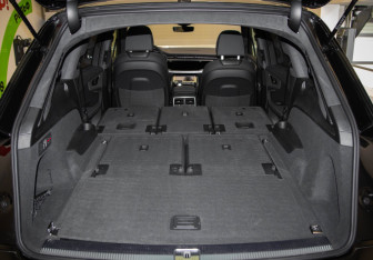 Подержанный автомобиль Audi Q7 2024 года (33 фото)