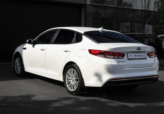 Подержанный автомобиль Kia Optima Sedan 2018 года (7 фото)