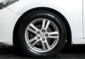 Подержанный автомобиль Mazda 3 Hatchback 2013 года (8 фото)