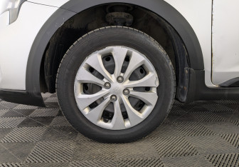 Подержанный автомобиль Kia Rio Hatchback 2021 года (12 фото)