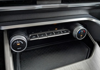 Подержанный автомобиль Geely Coolray 2023 года (21 фото)