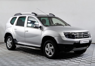 Подержанный автомобиль Renault Duster 2012 года (3 фото)