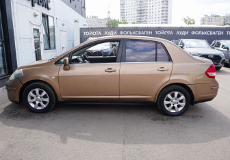 Подержанный автомобиль Nissan Tiida Sedan 2007 года (8 фото)