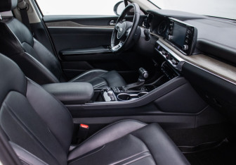 Подержанный автомобиль Kia K5 2021 года (9 фото)