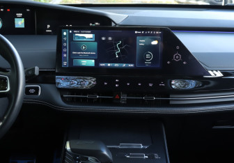 Подержанный автомобиль Changan UNI-K 2023 года (17 фото)