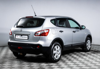 Подержанный автомобиль Nissan Qashqai 2013 года (5 фото)