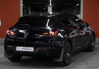 Подержанный автомобиль Opel Astra Hatchback 2013 года (5 фото)