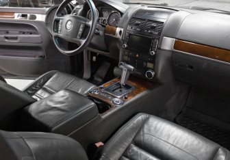 Подержанный автомобиль Volkswagen Touareg 2009 года (10 фото)
