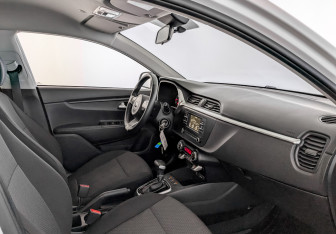 Подержанный автомобиль Kia Rio Sedan 2021 года (11 фото)