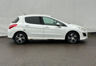 Подержанный автомобиль Peugeot 308 Hatchback 2011 года (4 фото)