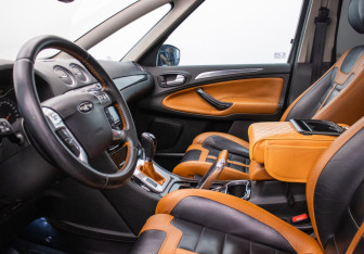 Подержанный автомобиль Ford S-MAX 2011 года (10 фото)