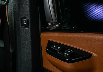 Подержанный автомобиль Kia Carnival 2022 года (23 фото)