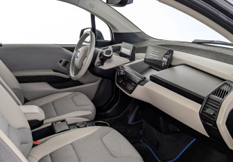 Подержанный автомобиль BMW i3 2018 года (13 фото)