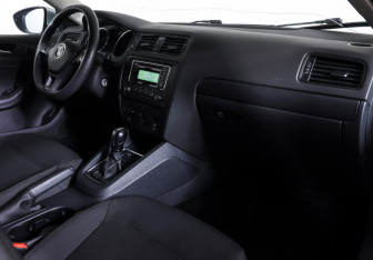 Подержанный автомобиль Volkswagen Jetta Sedan 2015 года (10 фото)