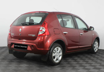 Подержанный автомобиль Renault Sandero 2013 года (4 фото)