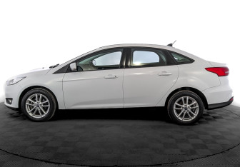 Подержанный автомобиль Ford Focus Sedan 2018 года (8 фото)